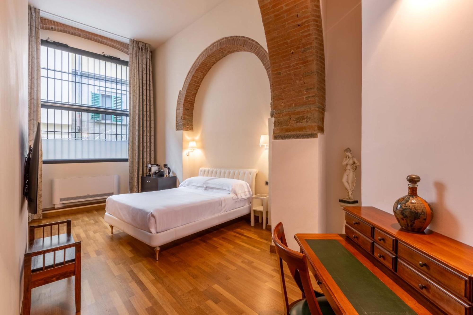 Relais Hotel Centrale "Dimora Storica" Флоренция Экстерьер фото